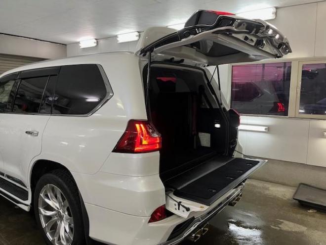 レクサスＬＸ５７０　本州仕入　レクサスセーフティセンス　寒冷地仕様　禁煙車　ＷＡＬＤ２２インチＡＷ　社外１８ＡＷ＋スタッドレスタイヤ付　モデリスタスポイラー　電動サンルーフ　純正レザーシート　純正ナビ（フルセグ地デジ　ＤＶＤ再生　Ｂｌｕｅｔｏｏｔｈ対応）＋バックカメラ＋全方位カメラ　マークレビンソン　リアエンターテイメント・リアツインモニター　パワーバックドア　レーダークルーズコントロール　シートヒーター＆クーラー　前後ドラレコ　クールボックス　ヘッドアップディスプレイ 4WD 5700 5Dr