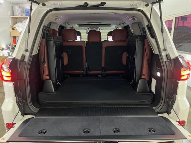 レクサスＬＸ５７０　本州仕入　レクサスセーフティセンス　寒冷地仕様　禁煙車　ＷＡＬＤ２２インチＡＷ　社外１８ＡＷ＋スタッドレスタイヤ付　モデリスタスポイラー　電動サンルーフ　純正レザーシート　純正ナビ（フルセグ地デジ　ＤＶＤ再生　Ｂｌｕｅｔｏｏｔｈ対応）＋バックカメラ＋全方位カメラ　マークレビンソン　リアエンターテイメント・リアツインモニター　パワーバックドア　レーダークルーズコントロール　シートヒーター＆クーラー　前後ドラレコ　クールボックス　ヘッドアップディスプレイ 4WD 5700 5Dr