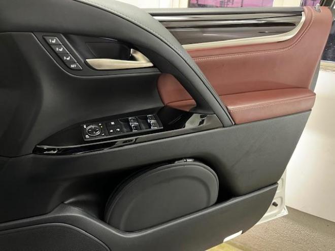 レクサスＬＸ５７０　本州仕入　レクサスセーフティセンス　寒冷地仕様　禁煙車　ＷＡＬＤ２２インチＡＷ　社外１８ＡＷ＋スタッドレスタイヤ付　モデリスタスポイラー　電動サンルーフ　純正レザーシート　純正ナビ（フルセグ地デジ　ＤＶＤ再生　Ｂｌｕｅｔｏｏｔｈ対応）＋バックカメラ＋全方位カメラ　マークレビンソン　リアエンターテイメント・リアツインモニター　パワーバックドア　レーダークルーズコントロール　シートヒーター＆クーラー　前後ドラレコ　クールボックス　ヘッドアップディスプレイ 4WD 5700 5Dr