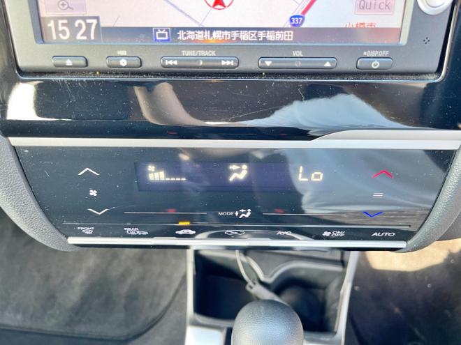 フィット13G Fパッケージ 4WD 5年保証 スマキー ナビ Bカメ ETC 夏冬タイヤ 寒冷地仕様 禁煙 修復歴無
