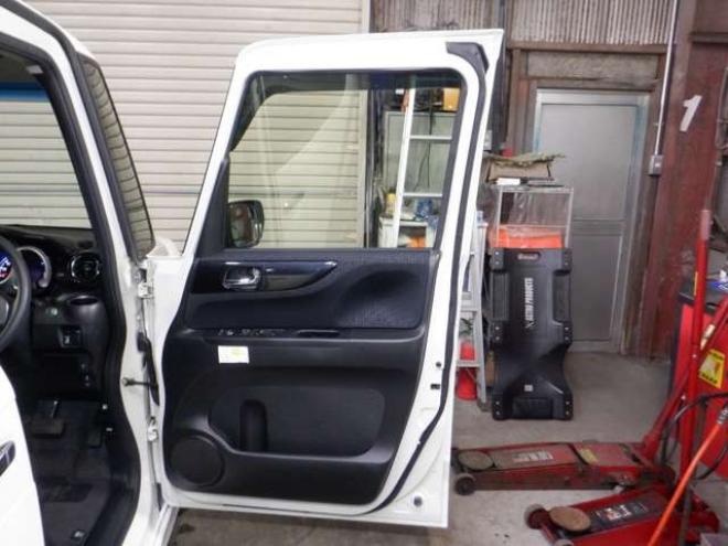 N-BOXカスタムG Lパッケージ 4WD　ナビ・B/T・TV・Bカメラ・ETC・パワスラ・本州仕入・前席シートヒーター・ステアリングスイッチ・パワスラ・ヒーテッドドアミラー・.サンシェード 660