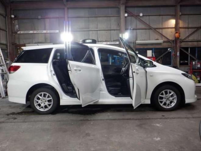 ウィッシュ1.8 X HIDセレクション 4WD　ナビ・TV・B/T・スマートキー・プッシュスタート・ワイパーデアイサー・ECOモード・HID・3列シート・オートエアコン・ 1800