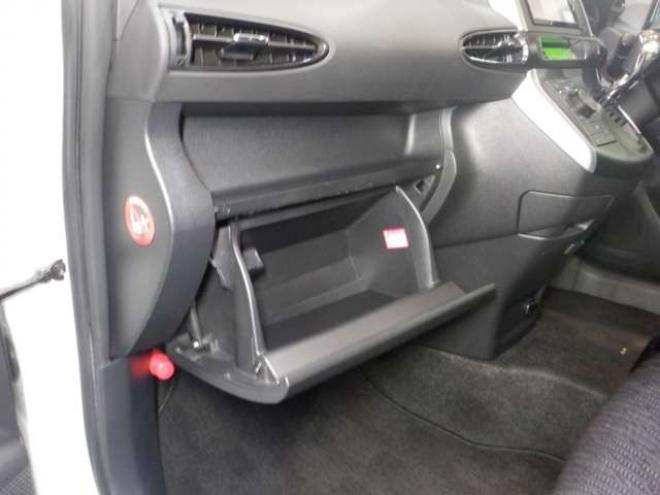ウィッシュ1.8 X HIDセレクション 4WD　ナビ・TV・B/T・スマートキー・プッシュスタート・ワイパーデアイサー・ECOモード・HID・3列シート・オートエアコン・ 1800