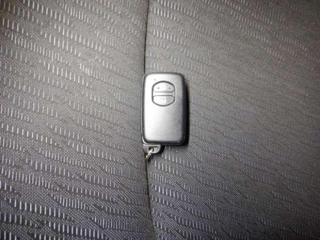 ウィッシュ1.8 X HIDセレクション 4WD　ナビ・TV・B/T・スマートキー・プッシュスタート・ワイパーデアイサー・ECOモード・HID・3列シート・オートエアコン・ 1800