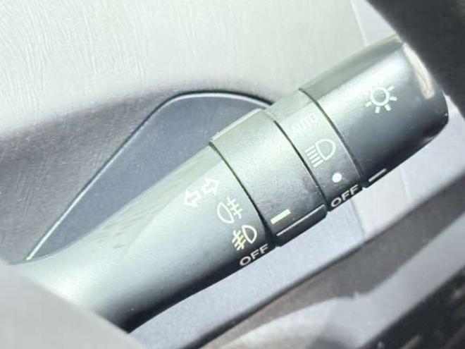 プリウス1.8 S　下廻防錆4WDナビBカメETC 1800