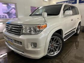 ランドクルーザー　２００系中期型　ＺＸ　本州仕入　寒冷地仕様　禁煙車　ＷＡＬＤ２２インチＡＷ　純正１８ＡＷ＋スタッドレスタイヤ付　モデリスタスポイラー　電動サンルーフ　純正ブラックレザーシート　トヨタプレミアムサウンド　純正ナビ（フルセグ地デジ　ＤＶＤ再生　Ｂｌｕｅｔｏｏｔｈ対応）＋バックカメラ　リアエンターテイメント　純正リアフリップダウンモニター　クルーズコントロール　シートヒーター＆クーラー　ステアリングヒーター　両席パワーシート　ＥＴＣ 4WD 4600 5Dr