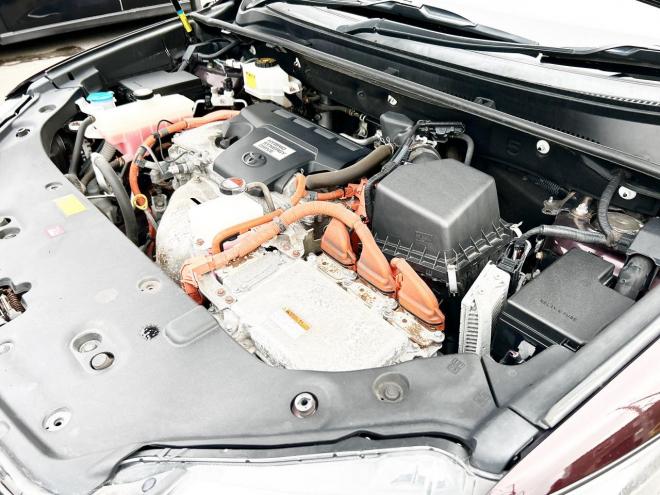 ハリアーハイブリッド2.5ハイブリッドE-Fourエレガンス 4WD　ローンが不安な方＜優遇ローン＞寒冷地仕様　モデリスタエアロ　ハーフレザーシート 4WD