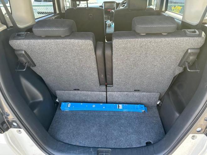 N-BOXカスタム Gタイプ GLパッケージ 4WD 660 5Dr