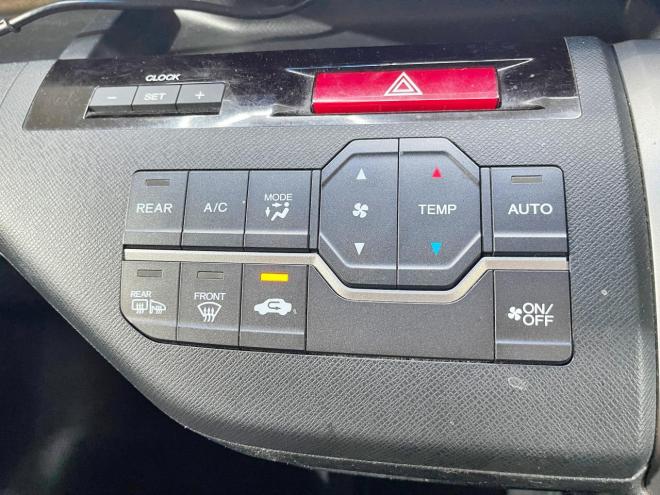 ステップワゴン2.0スパーダZ 4WD 5年保証 スマキー 両側パワスラ ナビ Bカメ ETC 寒冷地仕様 車検整備2年付
