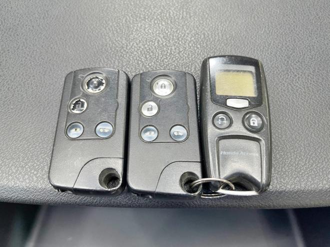 ステップワゴン2.0スパーダZ 4WD 5年保証 スマキー 両側パワスラ ナビ Bカメ ETC 寒冷地仕様 車検整備2年付