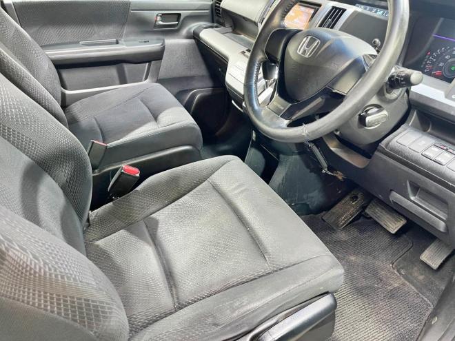 ステップワゴン2.0スパーダZ 4WD 5年保証 スマキー 両側パワスラ ナビ Bカメ ETC 寒冷地仕様 車検整備2年付