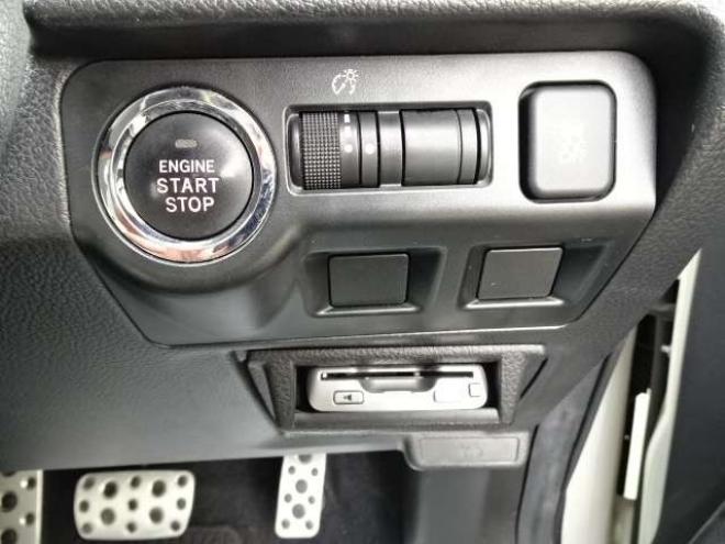 フォレスター2.0 S リミテッド 4WD　本州車　保証1年/走行距離無制限　4WD　アイサイト　ナビ　地デジ　バックカメラ　ハーフレザーシート　プッシュスタート　前席シートヒーター　前席パワーシート　17インチアルミホイール　ETC　純正HID 2000