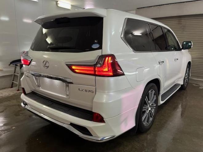 レクサスＬＸ５７０　本州仕入　寒冷地仕様　禁煙車　純正２１インチＡＷ　社外１８ＡＷ＋スタッドレスタイヤ付　モデリスタスポイラー　電動サンルーフ　純正ブラックレザーシート　純正ナビ（フルセグ地デジ　ＤＶＤ再生　Ｂｌｕｅｔｏｏｔｈ対応）＋バックカメラ＋全方位カメラ　パワーバックドア　レーダークルーズコントロール　シートヒーター＆クーラー　前後ドラレコ　クールボックス　ヘッドアップディスプレイ 4WD 5700 5Dr