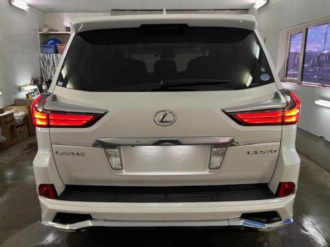 レクサスＬＸ５７０　本州仕入　寒冷地仕様　禁煙車　純正２１インチＡＷ　社外１８ＡＷ＋スタッドレスタイヤ付　モデリスタスポイラー　電動サンルーフ　純正ブラックレザーシート　純正ナビ（フルセグ地デジ　ＤＶＤ再生　Ｂｌｕｅｔｏｏｔｈ対応）＋バックカメラ＋全方位カメラ　パワーバックドア　レーダークルーズコントロール　シートヒーター＆クーラー　前後ドラレコ　クールボックス　ヘッドアップディスプレイ 4WD 5700 5Dr