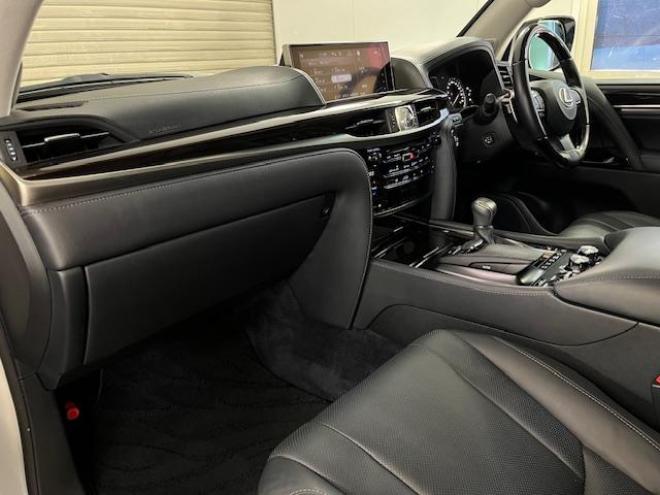 レクサスＬＸ５７０　本州仕入　寒冷地仕様　禁煙車　純正２１インチＡＷ　社外１８ＡＷ＋スタッドレスタイヤ付　モデリスタスポイラー　電動サンルーフ　純正ブラックレザーシート　純正ナビ（フルセグ地デジ　ＤＶＤ再生　Ｂｌｕｅｔｏｏｔｈ対応）＋バックカメラ＋全方位カメラ　パワーバックドア　レーダークルーズコントロール　シートヒーター＆クーラー　前後ドラレコ　クールボックス　ヘッドアップディスプレイ 4WD 5700 5Dr