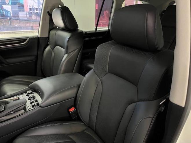 レクサスＬＸ５７０　本州仕入　寒冷地仕様　禁煙車　純正２１インチＡＷ　社外１８ＡＷ＋スタッドレスタイヤ付　モデリスタスポイラー　電動サンルーフ　純正ブラックレザーシート　純正ナビ（フルセグ地デジ　ＤＶＤ再生　Ｂｌｕｅｔｏｏｔｈ対応）＋バックカメラ＋全方位カメラ　パワーバックドア　レーダークルーズコントロール　シートヒーター＆クーラー　前後ドラレコ　クールボックス　ヘッドアップディスプレイ 4WD 5700 5Dr