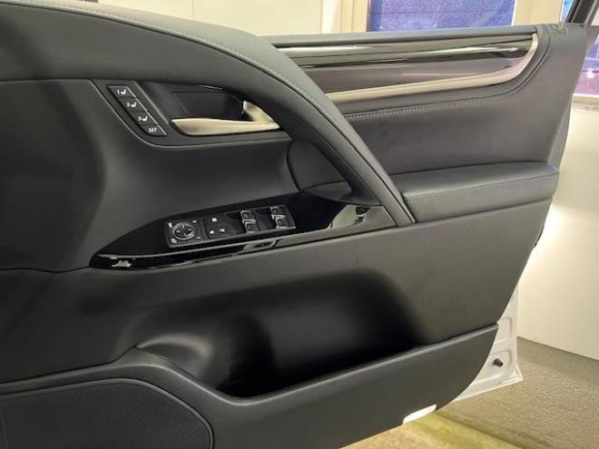 レクサスＬＸ５７０　本州仕入　寒冷地仕様　禁煙車　純正２１インチＡＷ　社外１８ＡＷ＋スタッドレスタイヤ付　モデリスタスポイラー　電動サンルーフ　純正ブラックレザーシート　純正ナビ（フルセグ地デジ　ＤＶＤ再生　Ｂｌｕｅｔｏｏｔｈ対応）＋バックカメラ＋全方位カメラ　パワーバックドア　レーダークルーズコントロール　シートヒーター＆クーラー　前後ドラレコ　クールボックス　ヘッドアップディスプレイ 4WD 5700 5Dr