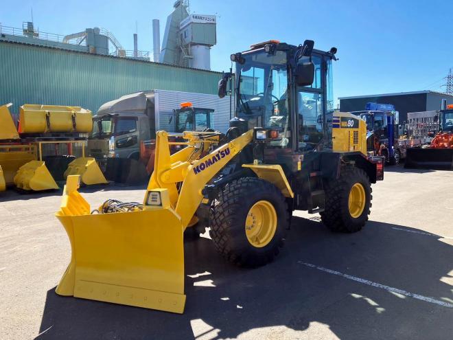 ホイールローダ未使用　コマツ　WA80-8　マルチプラウ仕様　建機