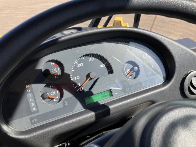 ホイールローダ未使用　コマツ　WA80-8　マルチプラウ仕様　建機