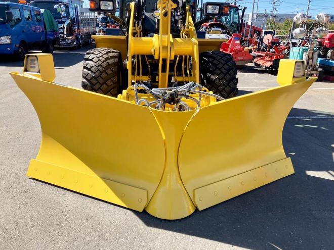 ホイールローダ未使用　コマツ　WA80-8　マルチプラウ仕様　建機