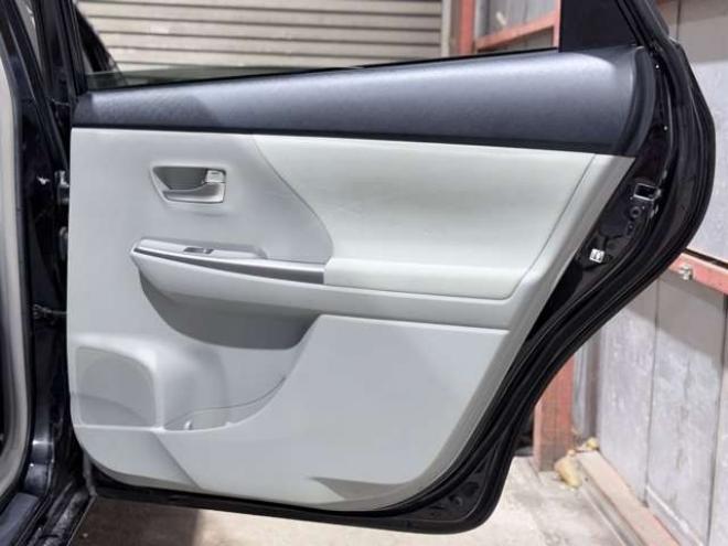 プリウスα1.8 S Lセレクション　下廻防錆TVナビBカメ 2WD 1800