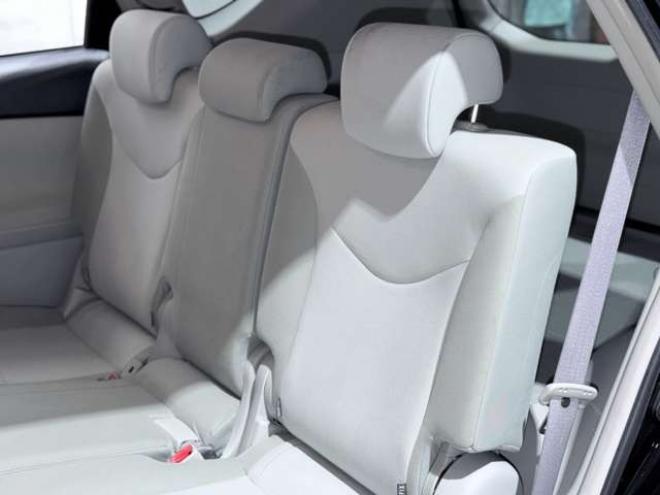 プリウスα1.8 S Lセレクション　下廻防錆TVナビBカメ 2WD 1800