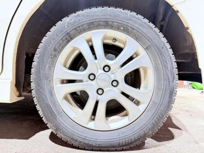 フリードスパイクハイブリッド1.5 ジャストセレクション　下廻防錆TVナビBカメETC 2WD 1500