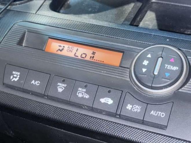 フリードスパイクハイブリッド1.5 ジャストセレクション　下廻防錆TVナビBカメETC 2WD 1500