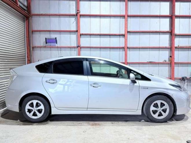 プリウス1.8 S　下廻防錆ナビBカメETC 2WD 1800