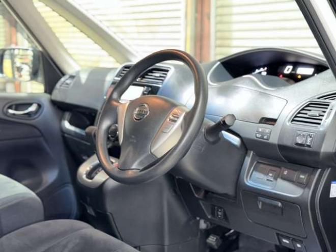 セレナ2.0 20X 4WD　下廻防錆TVナビBカメETCエンスタ 2000