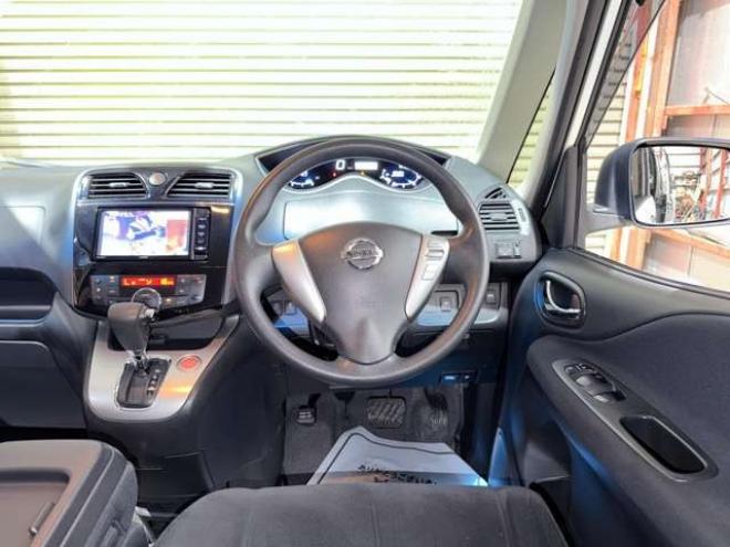セレナ2.0 20X 4WD　下廻防錆TVナビBカメETCエンスタ 2000