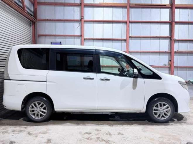 セレナ2.0 20X 4WD　下廻防錆TVナビBカメETCエンスタ 2000
