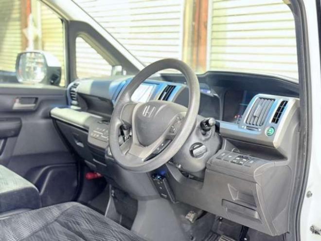 ステップワゴン2.0 G コンフォート セレクション 4WD　下廻防錆ナビBカメ 2000