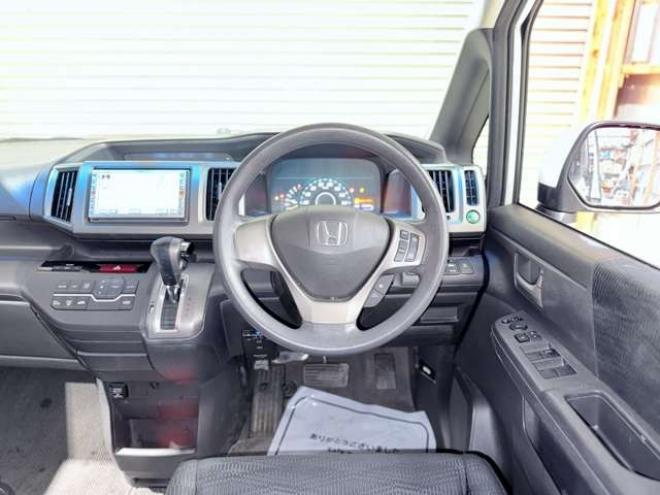 ステップワゴン2.0 G コンフォート セレクション 4WD　下廻防錆ナビBカメ 2000