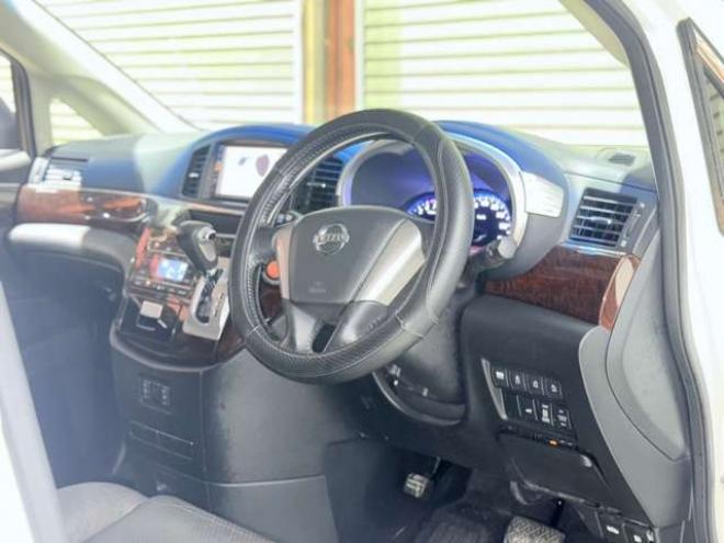 エルグランド3.5 350ハイウェイスター プレミアム 4WD　下廻防錆TVナビBカメ後席モニタETC 3500