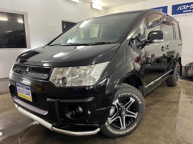 デリカＤ：５　Ｇパワーパッケージ　寒冷地仕様　ＷＥＤＳアドベンチャー１６インチＡＷ＋ＴＯＹＯオープンカントリーホワイトレター　純正１８ＡＷ＋スタッドレスタイヤ付　新品ＪＡＯＳブラックマッドガード　クラッツィオブラックシートカバー　両側パワースライドドア　ストラーダナビ（フルセグ地デジ　ＤＶＤ再生　Ｂｌｕｅｔｏｏｔｈ）＋バックカメラ　リアスポイラー　クルーズコントロール　スマートキー　パドルシフト　横滑り防止装置　盗難防止装置　リアヒーター　ＨＩＤ　ＥＴＣ 4WD 2400 5Dr