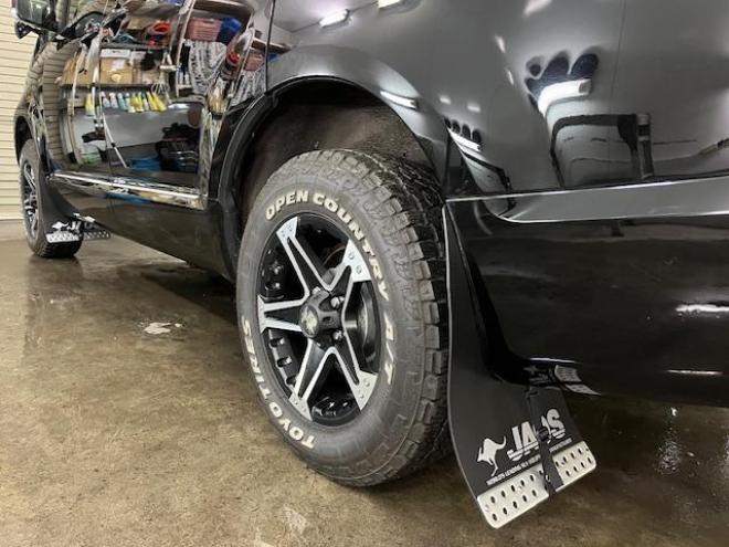 デリカＤ：５　Ｇパワーパッケージ　寒冷地仕様　ＷＥＤＳアドベンチャー１６インチＡＷ＋ＴＯＹＯオープンカントリーホワイトレター　純正１８ＡＷ＋スタッドレスタイヤ付　新品ＪＡＯＳブラックマッドガード　クラッツィオブラックシートカバー　両側パワースライドドア　ストラーダナビ（フルセグ地デジ　ＤＶＤ再生　Ｂｌｕｅｔｏｏｔｈ）＋バックカメラ　リアスポイラー　クルーズコントロール　スマートキー　パドルシフト　横滑り防止装置　盗難防止装置　リアヒーター　ＨＩＤ　ＥＴＣ 4WD 2400 5Dr