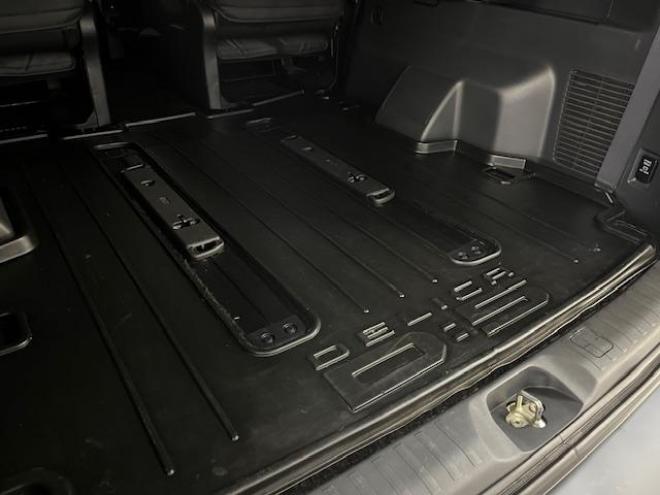 デリカＤ：５　Ｇパワーパッケージ　寒冷地仕様　ＷＥＤＳアドベンチャー１６インチＡＷ＋ＴＯＹＯオープンカントリーホワイトレター　純正１８ＡＷ＋スタッドレスタイヤ付　新品ＪＡＯＳブラックマッドガード　クラッツィオブラックシートカバー　両側パワースライドドア　ストラーダナビ（フルセグ地デジ　ＤＶＤ再生　Ｂｌｕｅｔｏｏｔｈ）＋バックカメラ　リアスポイラー　クルーズコントロール　スマートキー　パドルシフト　横滑り防止装置　盗難防止装置　リアヒーター　ＨＩＤ　ＥＴＣ 4WD 2400 5Dr
