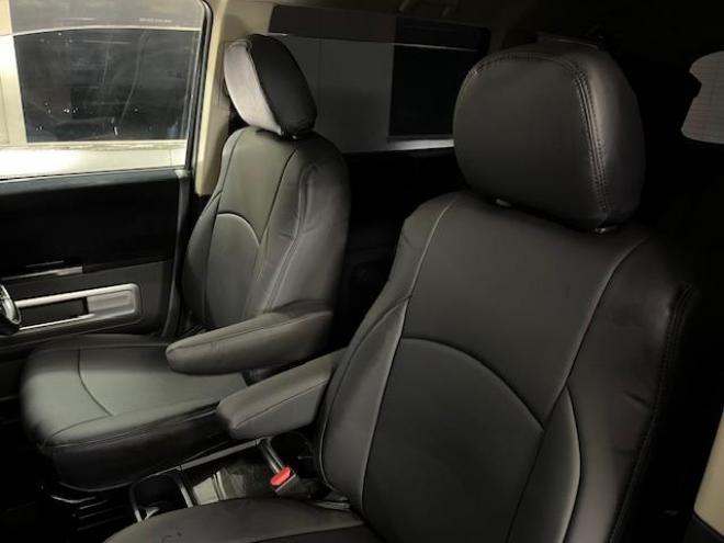 デリカＤ：５　Ｇパワーパッケージ　寒冷地仕様　ＷＥＤＳアドベンチャー１６インチＡＷ＋ＴＯＹＯオープンカントリーホワイトレター　純正１８ＡＷ＋スタッドレスタイヤ付　新品ＪＡＯＳブラックマッドガード　クラッツィオブラックシートカバー　両側パワースライドドア　ストラーダナビ（フルセグ地デジ　ＤＶＤ再生　Ｂｌｕｅｔｏｏｔｈ）＋バックカメラ　リアスポイラー　クルーズコントロール　スマートキー　パドルシフト　横滑り防止装置　盗難防止装置　リアヒーター　ＨＩＤ　ＥＴＣ 4WD 2400 5Dr