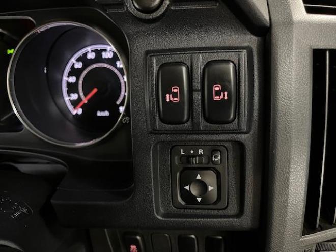 デリカＤ：５　Ｇパワーパッケージ　寒冷地仕様　ＷＥＤＳアドベンチャー１６インチＡＷ＋ＴＯＹＯオープンカントリーホワイトレター　純正１８ＡＷ＋スタッドレスタイヤ付　新品ＪＡＯＳブラックマッドガード　クラッツィオブラックシートカバー　両側パワースライドドア　ストラーダナビ（フルセグ地デジ　ＤＶＤ再生　Ｂｌｕｅｔｏｏｔｈ）＋バックカメラ　リアスポイラー　クルーズコントロール　スマートキー　パドルシフト　横滑り防止装置　盗難防止装置　リアヒーター　ＨＩＤ　ＥＴＣ 4WD 2400 5Dr