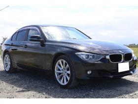 BMW　3シリーズ 320i　検R8/5　バックカメラ　自社　ローンカノウ 正規輸入車 2WD 2000