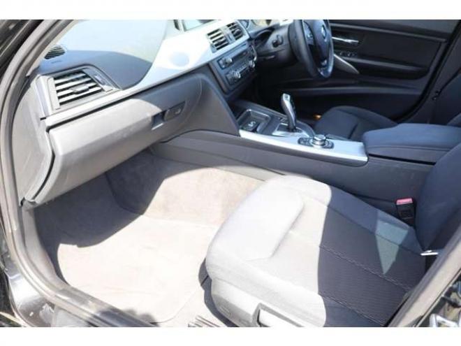BMW3シリーズ 320i　検R8/5　バックカメラ　自社　ローンカノウ 正規輸入車 2WD 2000