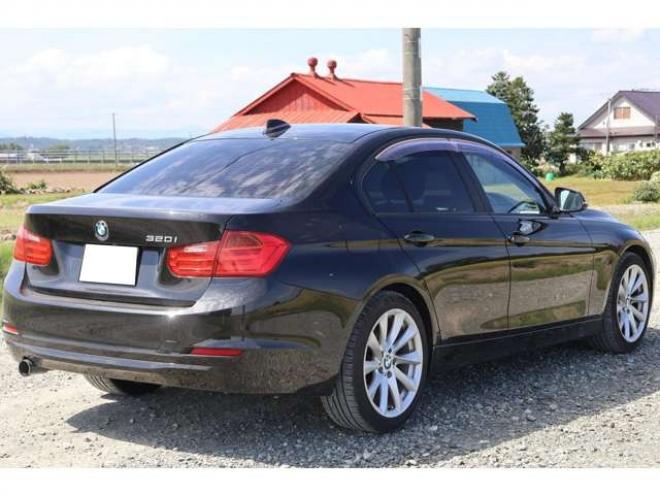 BMW3シリーズ 320i　検R8/5　バックカメラ　自社　ローンカノウ 正規輸入車 2WD 2000