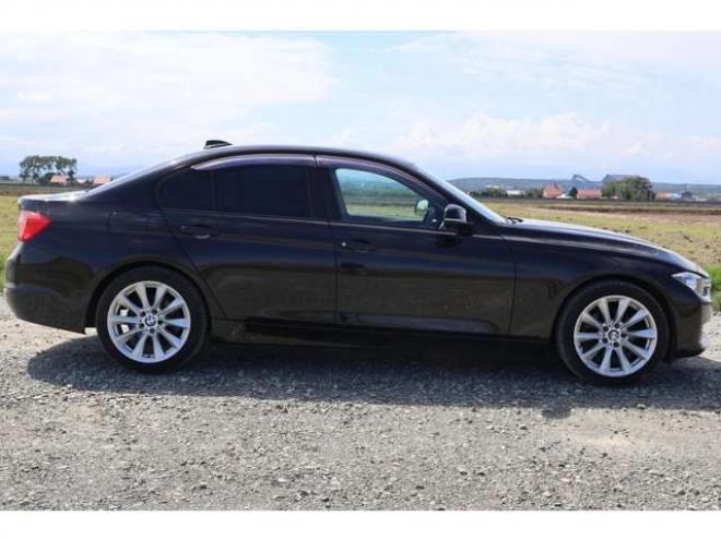 BMW3シリーズ 320i　検R8/5　バックカメラ　自社　ローンカノウ 正規輸入車 2WD 2000