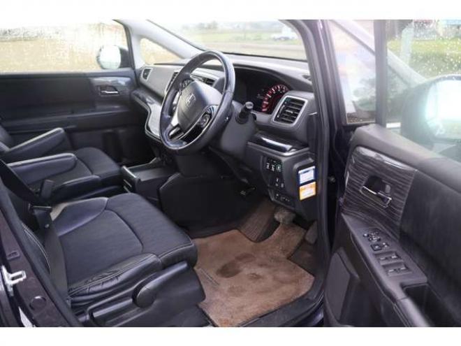 オデッセイ2.4 アブソルート 4WD　検R8/12　両側電動スライドドア　フルセグ　ハーフレザーシート　LEDヘッドランプ　バックカメラ 2400