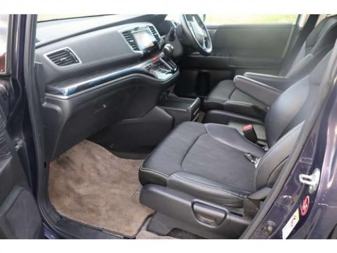 オデッセイ2.4 アブソルート 4WD　検R8/12　両側電動スライドドア　フルセグ　ハーフレザーシート　LEDヘッドランプ　バックカメラ 2400