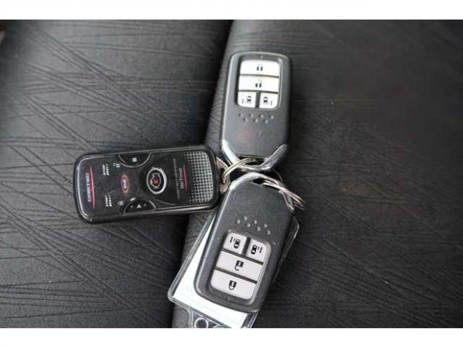 オデッセイ2.4 アブソルート 4WD　検R8/12　両側電動スライドドア　フルセグ　ハーフレザーシート　LEDヘッドランプ　バックカメラ 2400