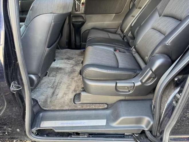 オデッセイ2.4 アブソルート 4WD　両側Pスライド　ハーフレザー　ナビ　TV　Bカメラ　Bluetooth　夏冬タイヤ 2400