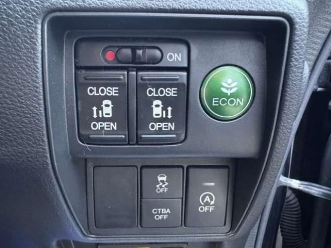 オデッセイ2.4 アブソルート 4WD　両側Pスライド　ハーフレザー　ナビ　TV　Bカメラ　Bluetooth　夏冬タイヤ 2400
