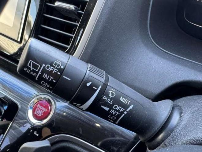 オデッセイ2.4 アブソルート 4WD　両側Pスライド　ハーフレザー　ナビ　TV　Bカメラ　Bluetooth　夏冬タイヤ 2400